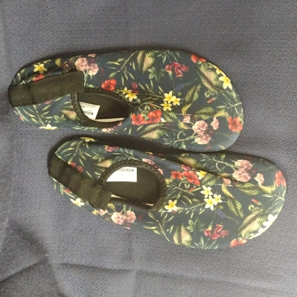 Yes We Vibe Aqua Barefoot Shoe FLORAL IN THE DARK 5 W - 6 W New